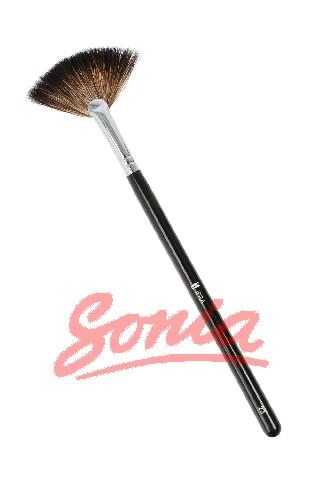 IBRA Brush No. 23 Raccoon - the application of pink and 1pc rozświetlacza