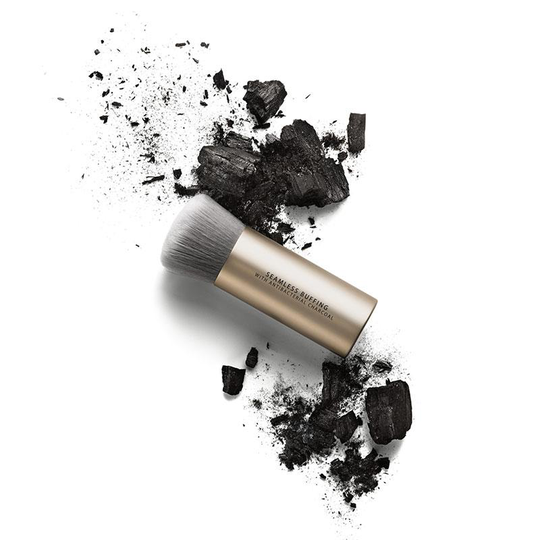 bareMinerals Seamless Buffing Brush with Antibacterial Charcoal